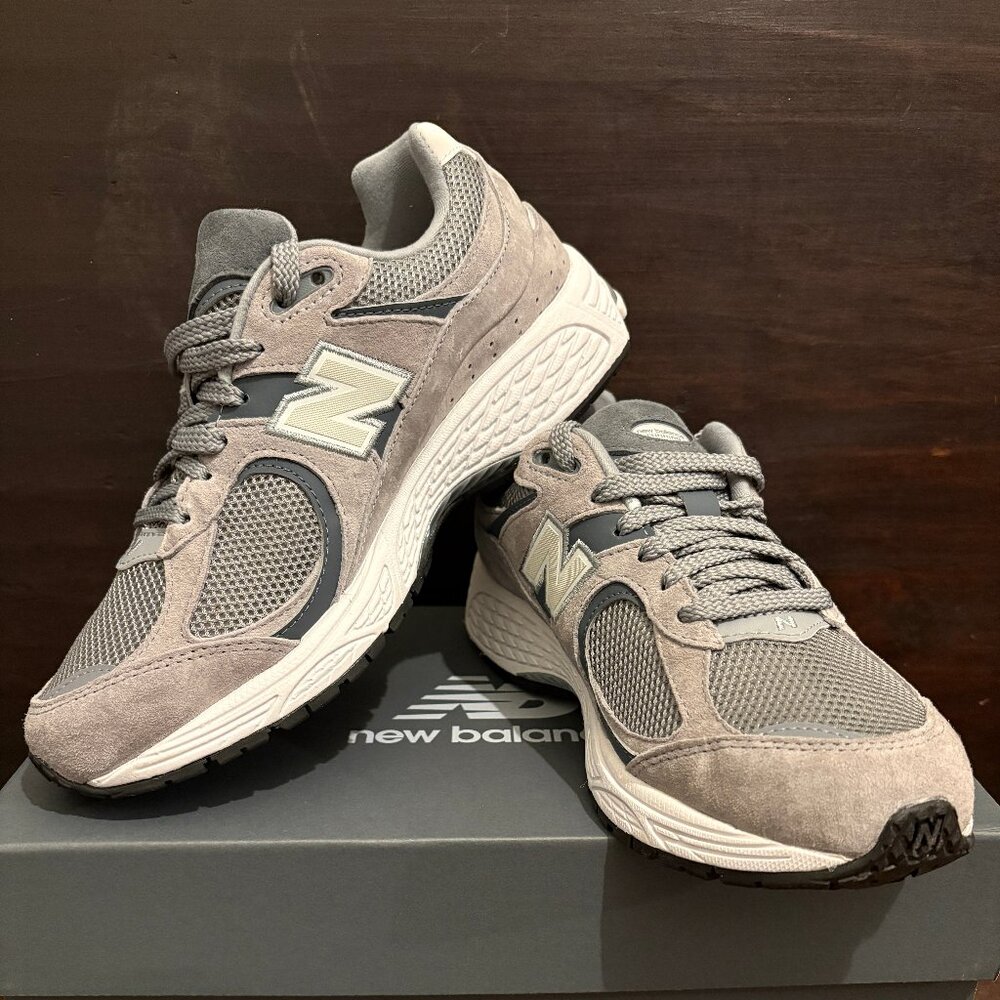 New Balance 2002R Mens 7 1/2